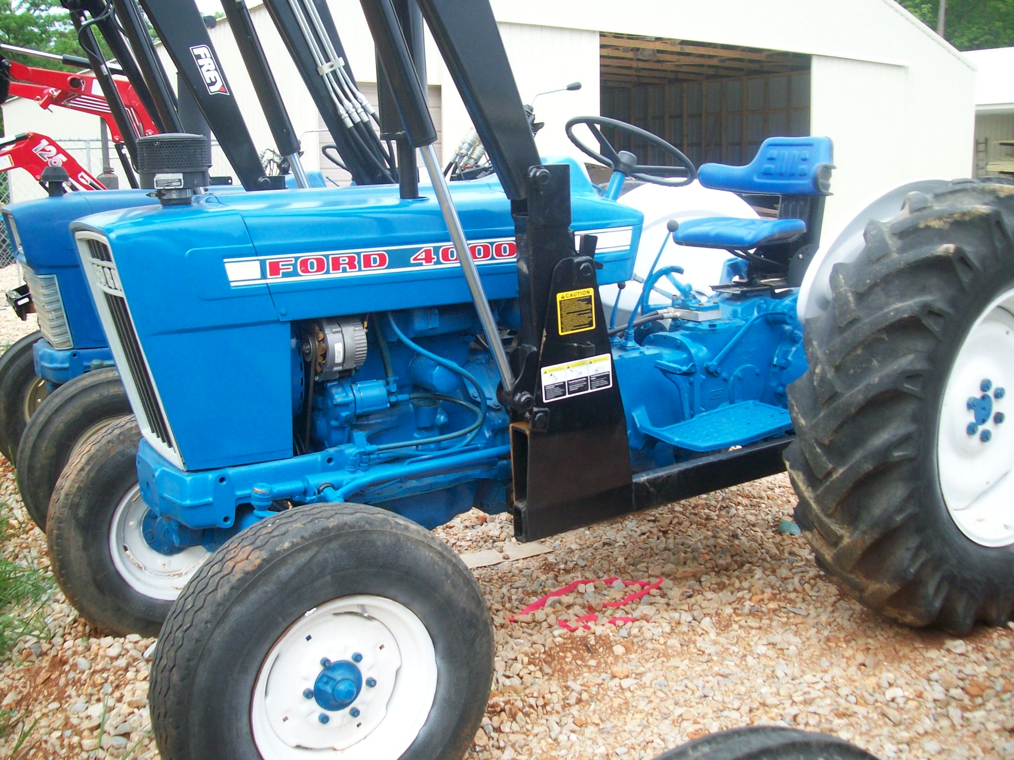 FORD 4000 W/LDR AND EQUIP