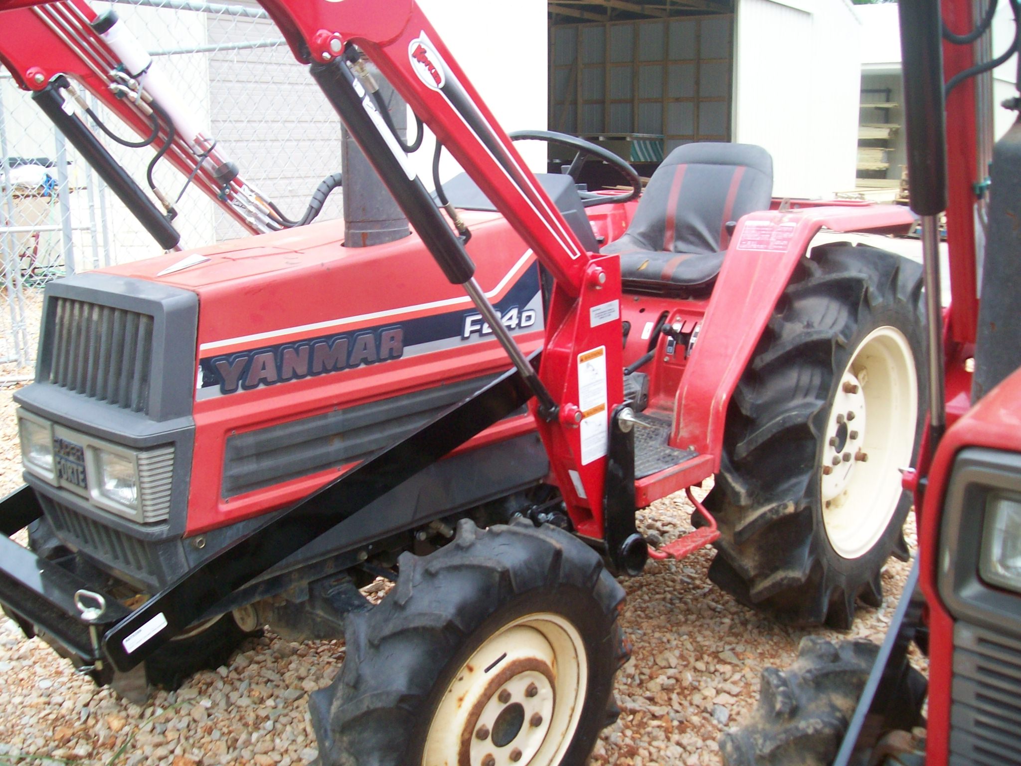 28HP YANMAR 4X4 W/LDR AND EQUIP