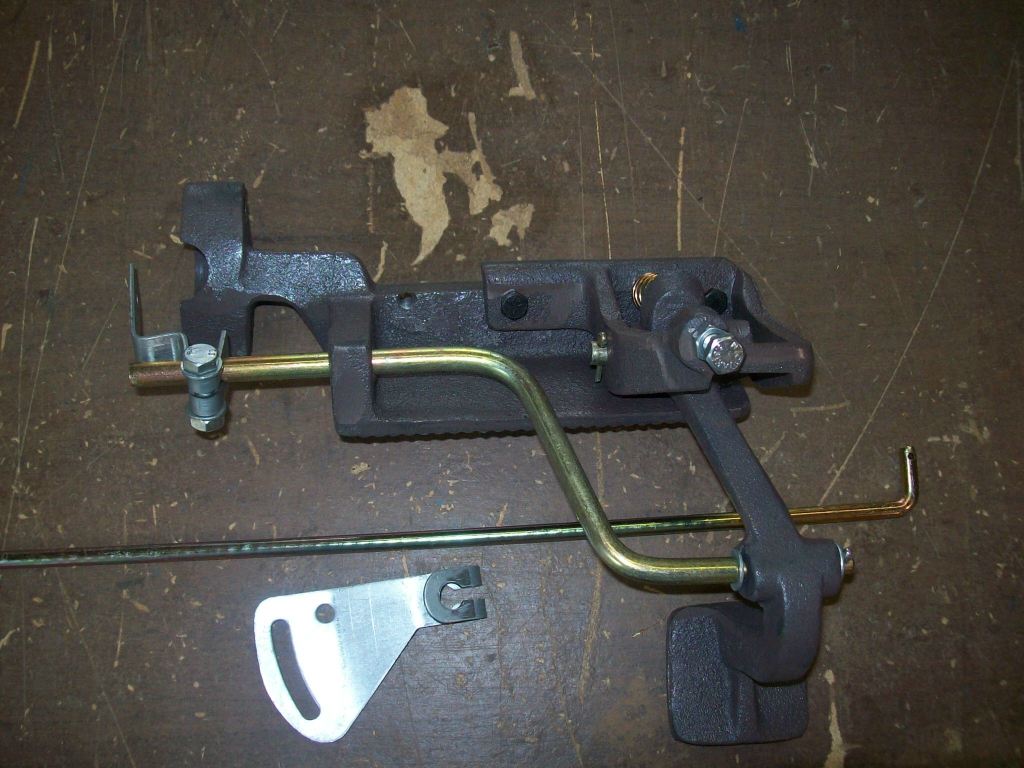 FT. ACCELERATOR CONTROL FOR A MF 35X-135