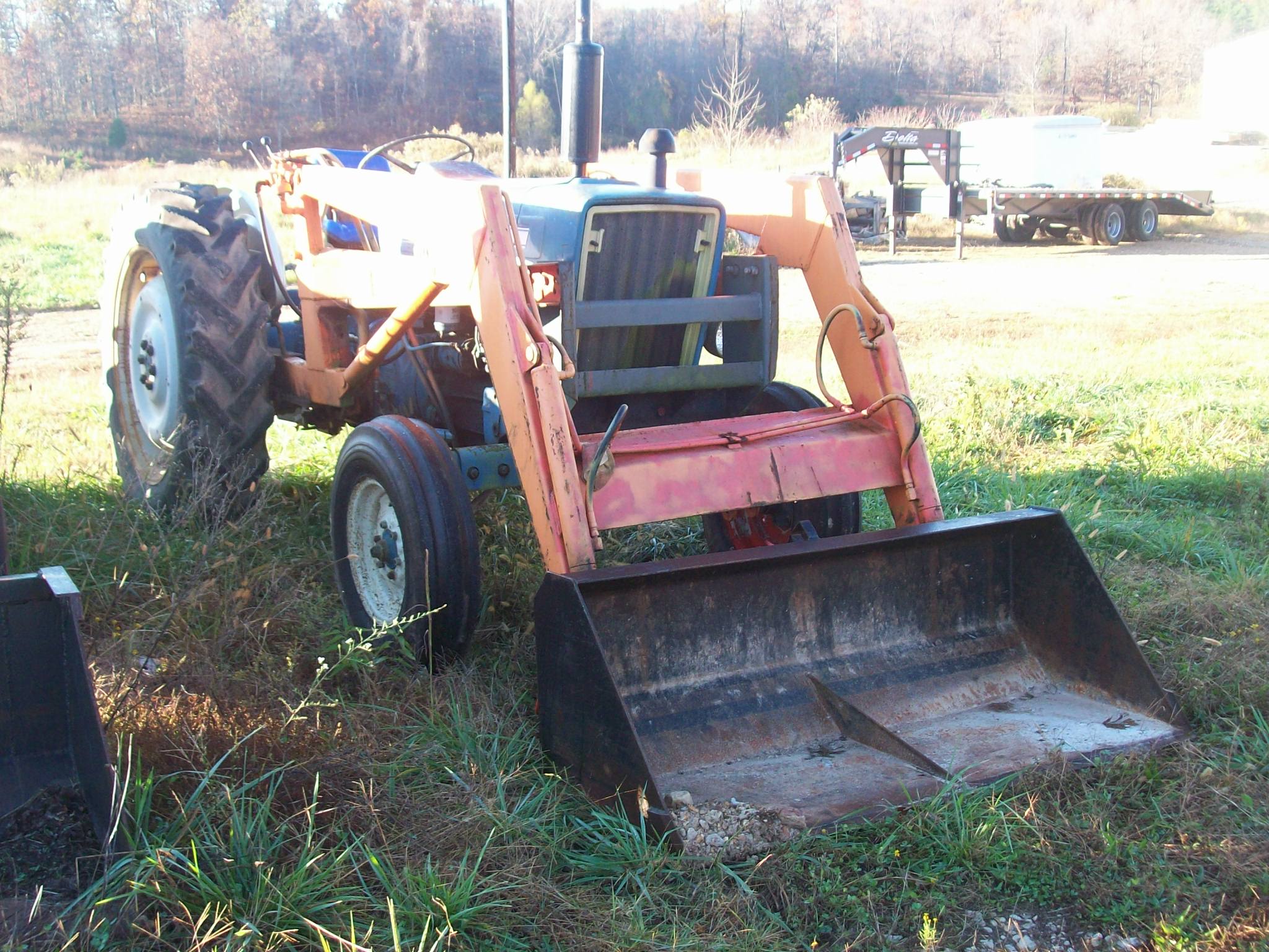 4000 FORD W/LDR AND EQUIP
