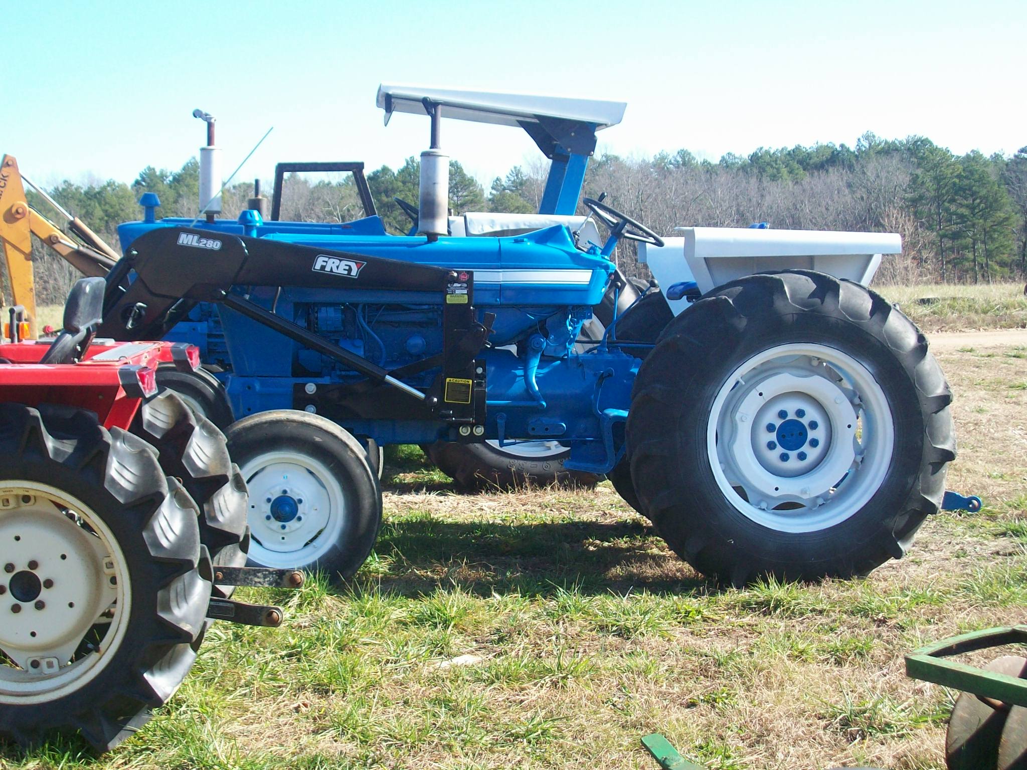5000 FORD W/NEW LODER